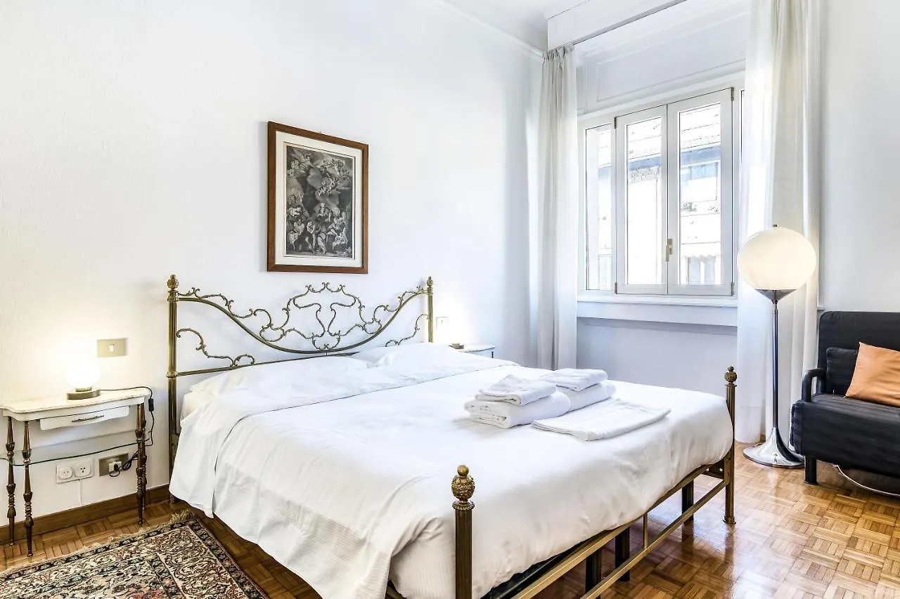 Huge Center Milan Guastalla Gardens 8Pax 0*,  Italy