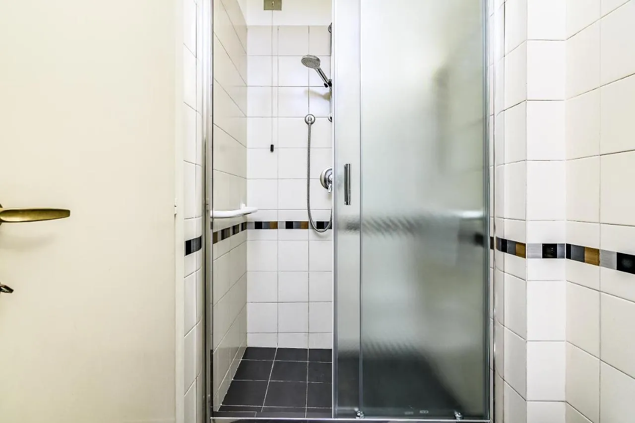 Apartment Huge Center Milan Guastalla Gardens 8Pax Italy