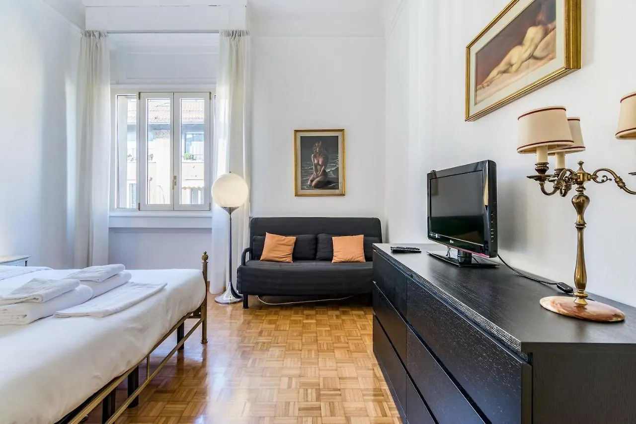 Apartment Huge Center Milan Guastalla Gardens 8Pax Italy